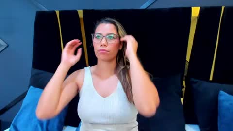 Snapshot of esther_xo chatting on 06-24-26, 04:11 esther_xo online show from 06-24-26, 04:11