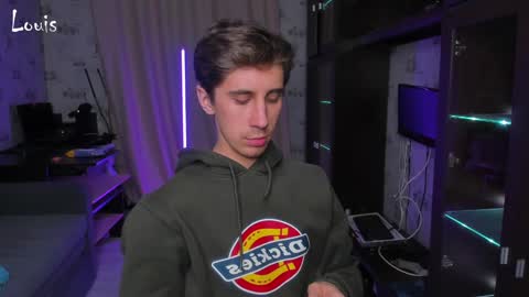 Snapshot of esthetics_boys chatting on 12-08-24, 11:40 LOUIS online show from 12-08-24, 11:40