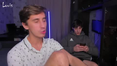 Snapshot of esthetics_boys chatting on 12-15-24, 03:45 LOUIS online show from 12-15-24, 03:45