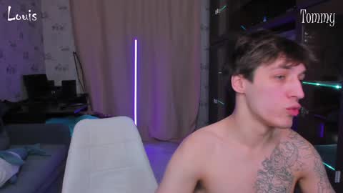 Snapshot of esthetics_boys chatting on 12-22-24, 03:11 LOUIS online show from 12-22-24, 03:11