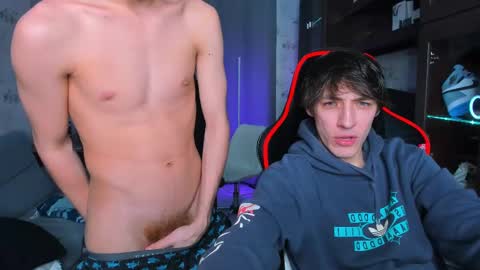 Snapshot of esthetics_boys chatting on 02-25-25, 06:03 LOUIS online show from 02-25-25, 06:03