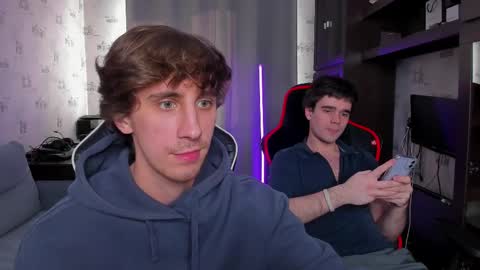 Snapshot of esthetics_boys chatting on 03-07-25, 01:18 LOUIS online show from 03-07-25, 01:18