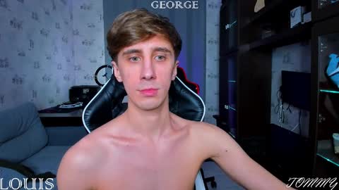 Snapshot of esthetics_boys chatting on 03-10-25, 11:21 LOUIS online show from 03-10-25, 11:21