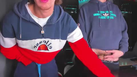 Snapshot of esthetics_boys chatting on 11-01-25, 07:16 LOUIS online show from 11-01-25, 07:16