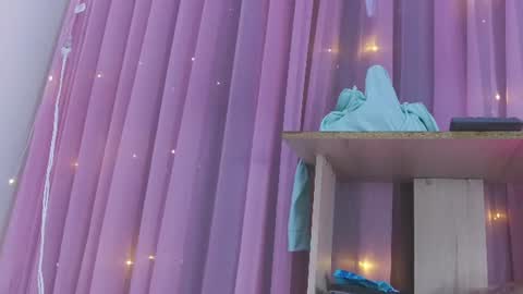 Snapshot of estrella_hanks_ chatting on 07-03-26, 12:00 Estrella online show from 07-03-26, 12:00