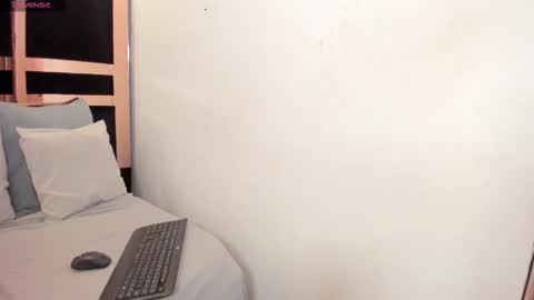 Estrella online show from 12-14-25, 02:28