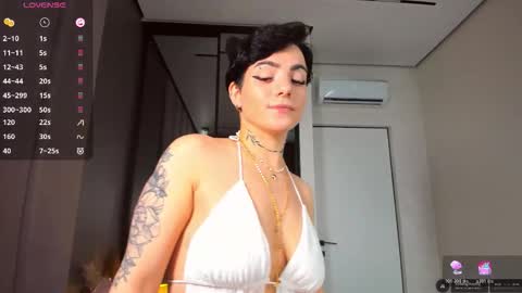 Hi there Im Emma online show from 10-31-25, 10:49