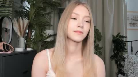 Natalie online show from 09-13-25, 05:40