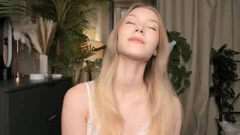 Natalie online show from 10-06-25, 05:38