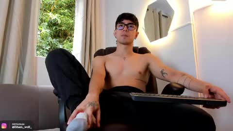 etham_wolf1 online show from 05-25-26, 05:41