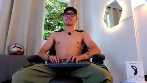 etham_wolf1 online show from 07-23-26, 06:17
