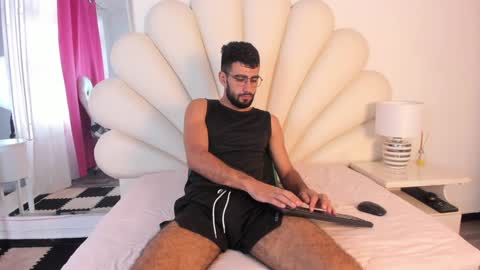 Ethan online show from 01-31-25, 04:48