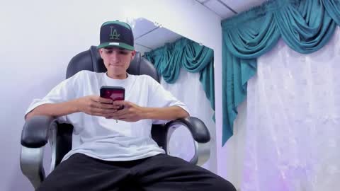 Snapshot of ethan_boy_ chatting on 12-18-24, 09:29 Ethan online show from 12-18-24, 09:29