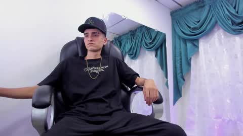 Snapshot of ethan_boy_ chatting on 12-19-24, 10:00 Ethan online show from 12-19-24, 10:00