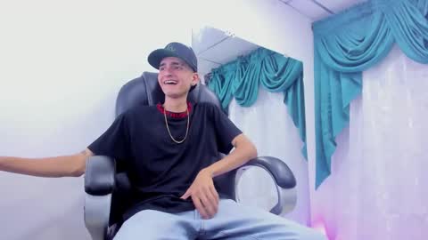 Snapshot of ethan_boy_ chatting on 12-20-24, 10:32 Ethan online show from 12-20-24, 10:32