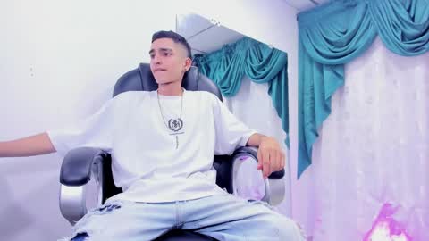 Snapshot of ethan_boy_ chatting on 01-08-25, 07:56 Ethan online show from 01-08-25, 07:56