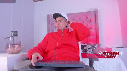 Snapshot of ethan_boy_ chatting on 11-25-25, 09:04 Ethan online show from 11-25-25, 09:04