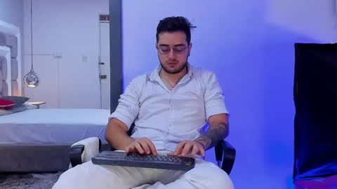 ethan_greys online show from 12-23-25, 04:32