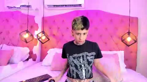 Snapshot of ethan_lennox_ chatting on 07-26-26, 05:48 Ethan online show from 07-26-26, 05:48