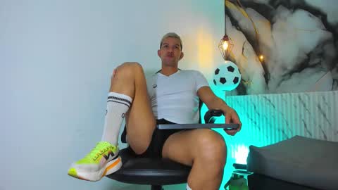 Snapshot of ethancarter_ chatting on 06-11-26, 01:53 ethancarter_ online show from 06-11-26, 01:53