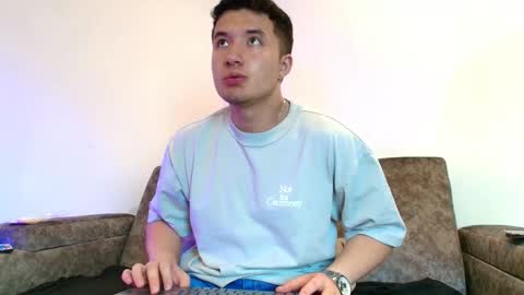 ethanconnor_ online show from 12-05-25, 07:54