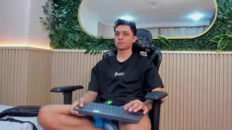 ethanlowell online show from 12-23-25, 04:10