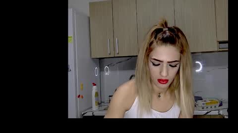 Snapshot of etherealuxx chatting on 02-09-26, 12:36 Serena online show from 02-09-26, 12:36