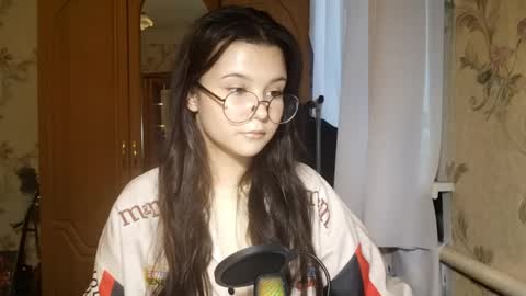Snapshot of eugeniecarrubba chatting on 05-20-26, 03:18 Lily 1st day online show from 05-20-26, 03:18