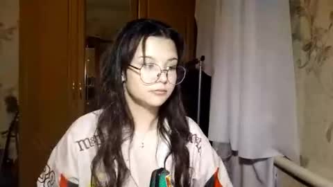 Snapshot of eugeniecarrubba chatting on 05-21-26, 06:48 Lily 1st day online show from 05-21-26, 06:48