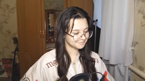 Snapshot of eugeniecarrubba chatting on 05-23-26, 01:37 Lily 1st day online show from 05-23-26, 01:37