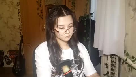 Snapshot of eugeniecarrubba chatting on 05-26-26, 04:25 Lily 1st day online show from 05-26-26, 04:25
