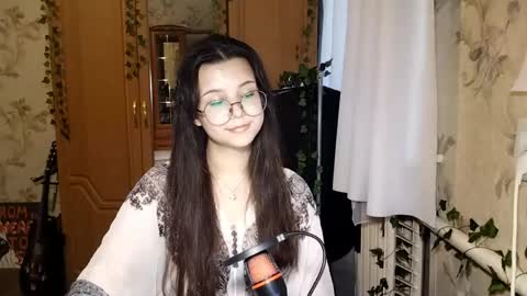 Snapshot of eugeniecarrubba chatting on 05-27-26, 03:20 Lily 1st day online show from 05-27-26, 03:20