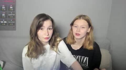 Veronica Tiia Lilith left to right online show from 09-24-25, 04:32