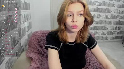 Veronica Tiia Lilith left to right online show from 02-12-26, 04:46