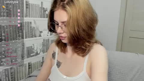 Veronica Tiia Lilith left to right online show from 02-20-26, 03:23