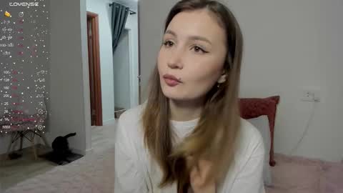 Veronica Tiia Lilith left to right online show from 03-27-26, 09:25