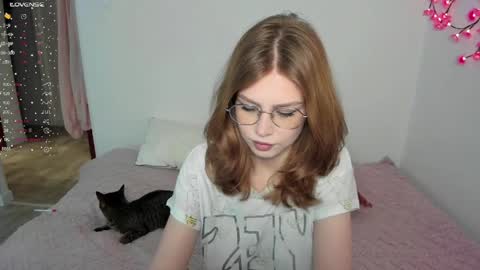 Veronica Tiia Lilith left to right online show from 06-01-26, 05:58