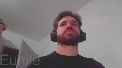 Snapshot of eunile chatting on 10-05-25, 05:33 eunile online show from 10-05-25, 05:33