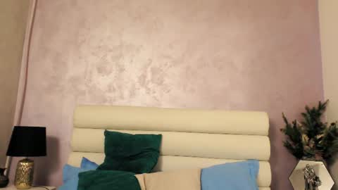 Snapshot of euphoriaelle chatting on 06-24-26, 04:11 euphoriaelle online show from 06-24-26, 04:11