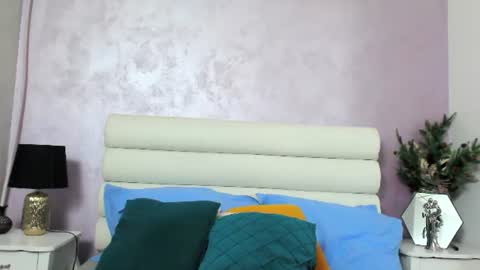 Snapshot of euphoriaelle chatting on 06-25-26, 03:17 euphoriaelle online show from 06-25-26, 03:17