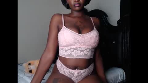 Snapshot of euphoric_cosmos chatting on 03-04-25, 07:11 euphoria online show from 03-04-25, 07:11