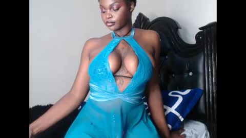 Snapshot of euphoric_cosmos chatting on 10-28-25, 02:37 euphoria online show from 10-28-25, 02:37