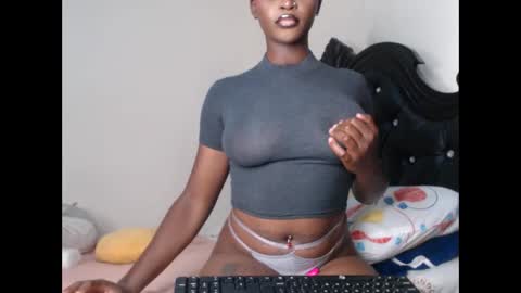 Snapshot of euphoric_cosmos chatting on 12-17-25, 12:49 euphoria online show from 12-17-25, 12:49