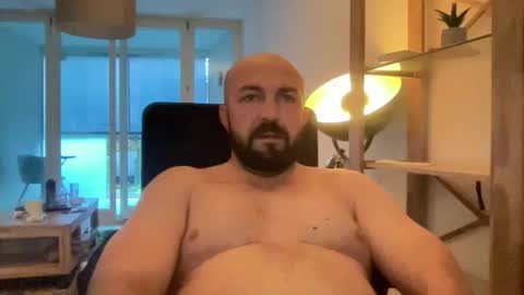 Snapshot of europeloverboy chatting on 09-18-25, 06:26 europeloverboy online show from 09-18-25, 06:26