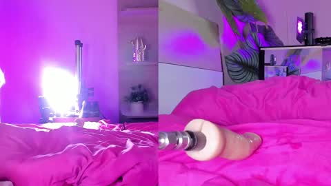 Snapshot of eva_blondee chatting on 02-13-25, 05:11 Eva online show from 02-13-25, 05:11