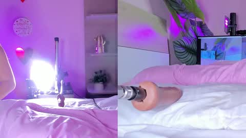 Snapshot of eva_blondee chatting on 02-14-25, 05:25 Eva online show from 02-14-25, 05:25