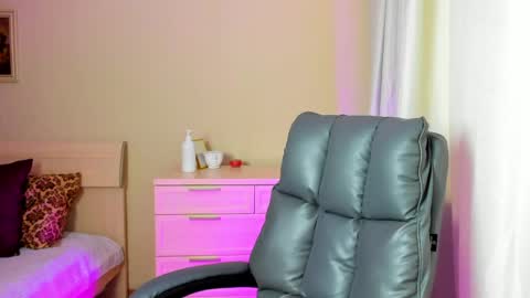 Snapshot of eva_conors_ chatting on 05-14-26, 01:56 Eva online show from 05-14-26, 01:56