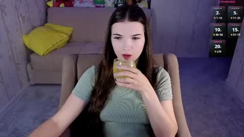 Snapshot of eva_davie chatting on 06-28-26, 01:28 Eva online show from 06-28-26, 01:28