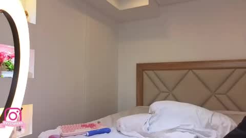 Eva online show from 04-25-26, 01:52