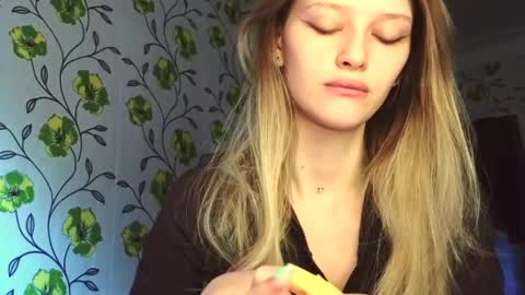Snapshot of eva_eyre chatting on 06-01-26, 05:20 Evvie online show from 06-01-26, 05:20